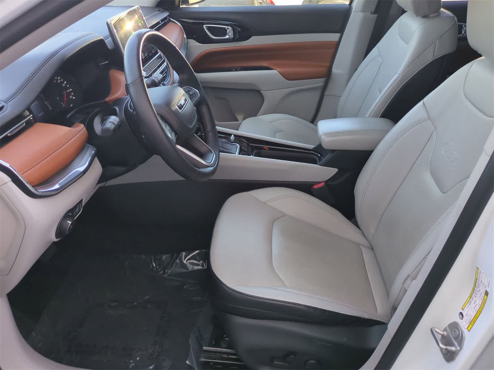 Thumbnail: 2022 Jeep Compass - 16