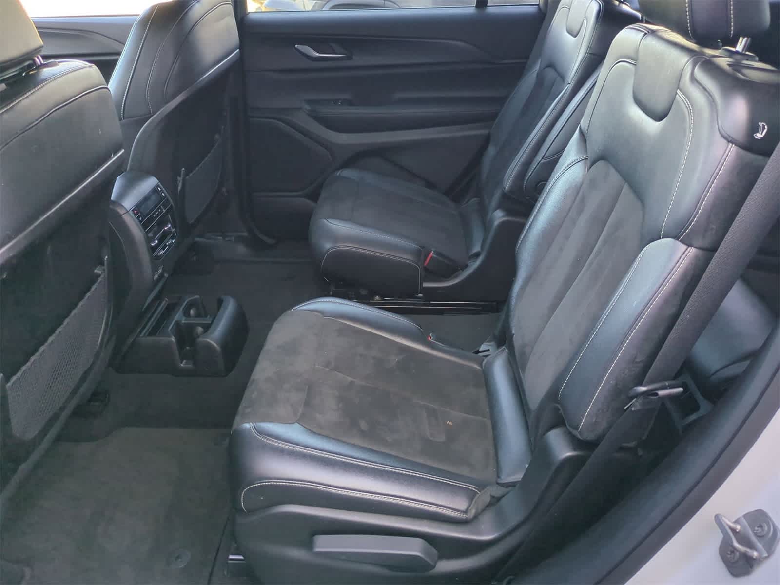 Thumbnail: 2023 Jeep Grand Cherokee L - 19