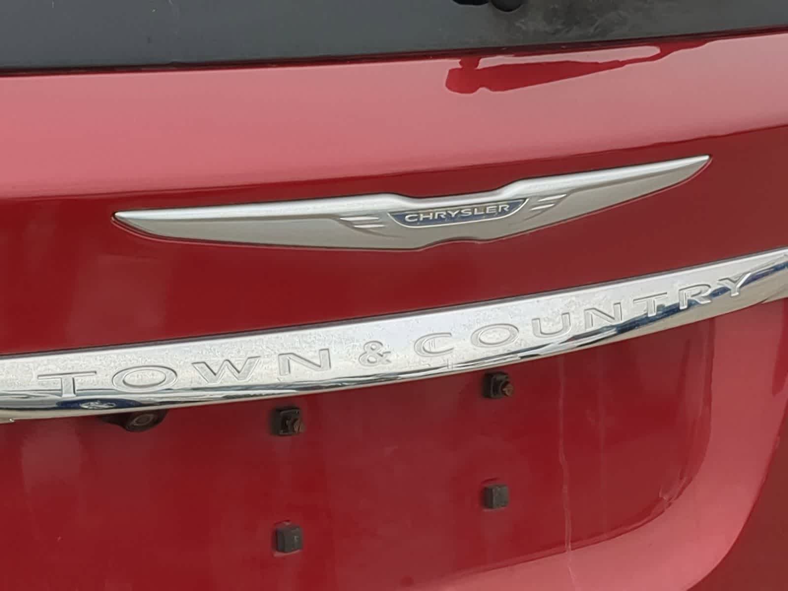 Thumbnail: 2013 Chrysler Town & Country - 13