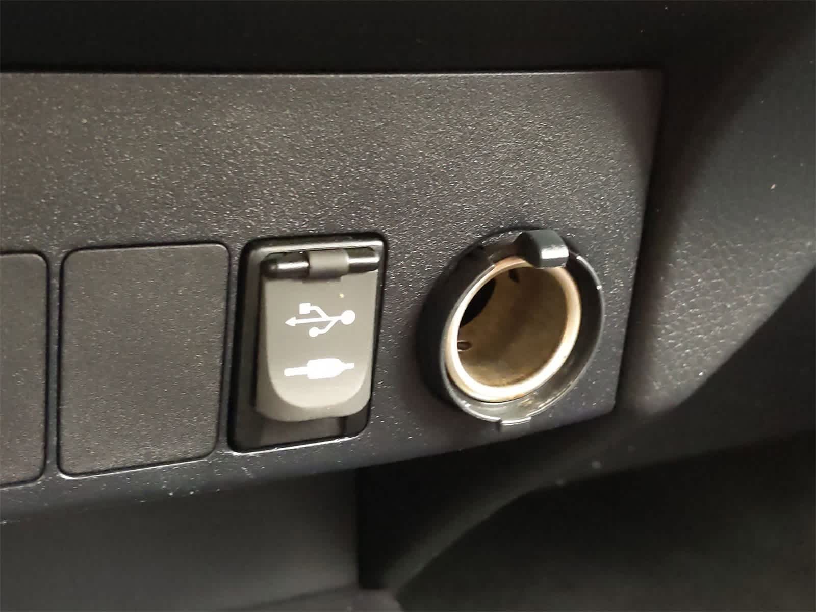 2013 Toyota RAV4 XLE 30