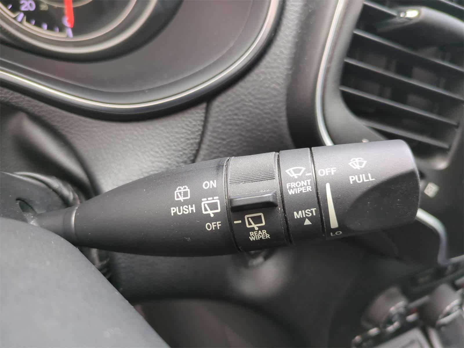 Thumbnail: 2019 Jeep Cherokee - 25