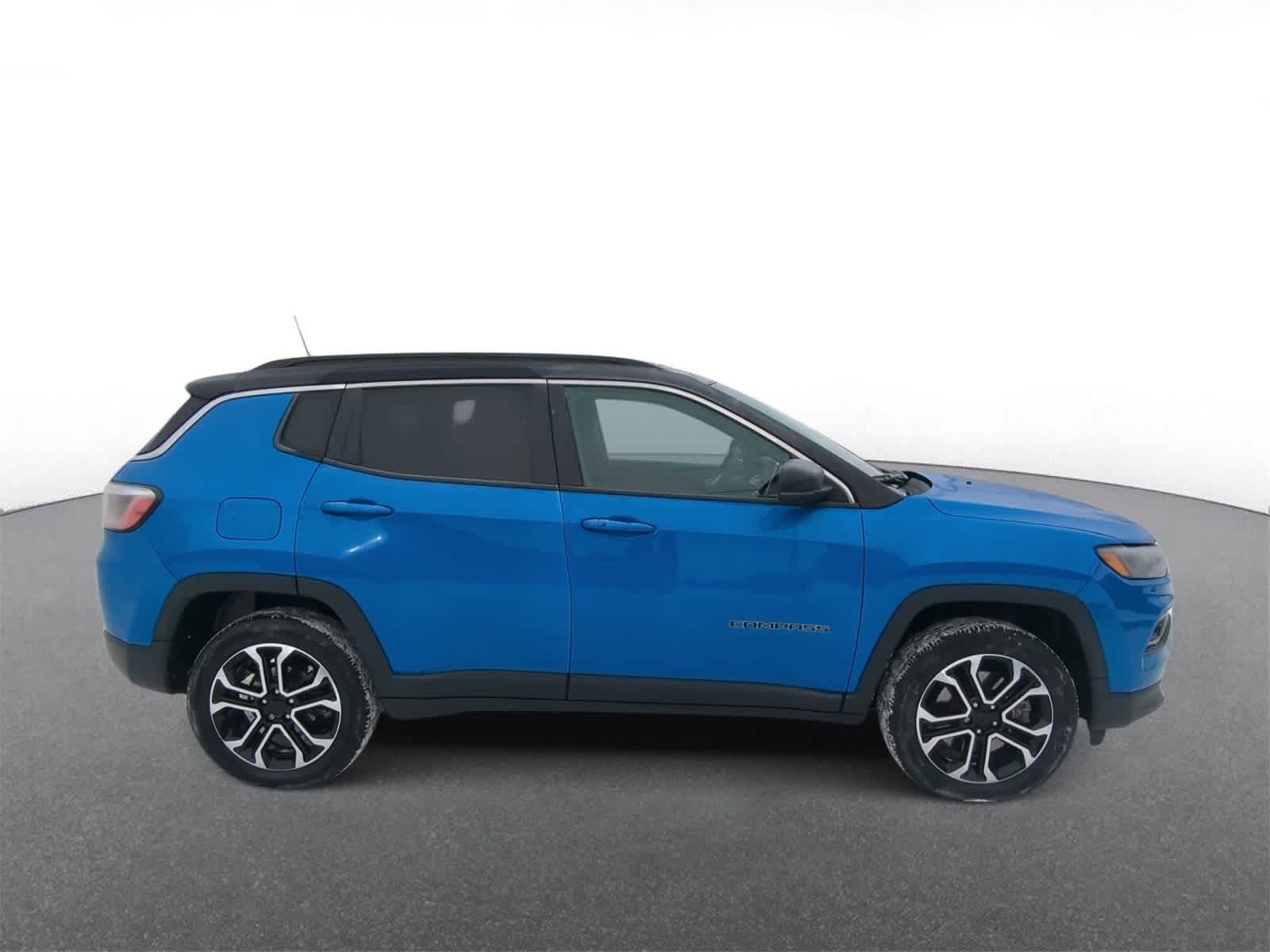 Thumbnail: 2023 Jeep Compass - 9