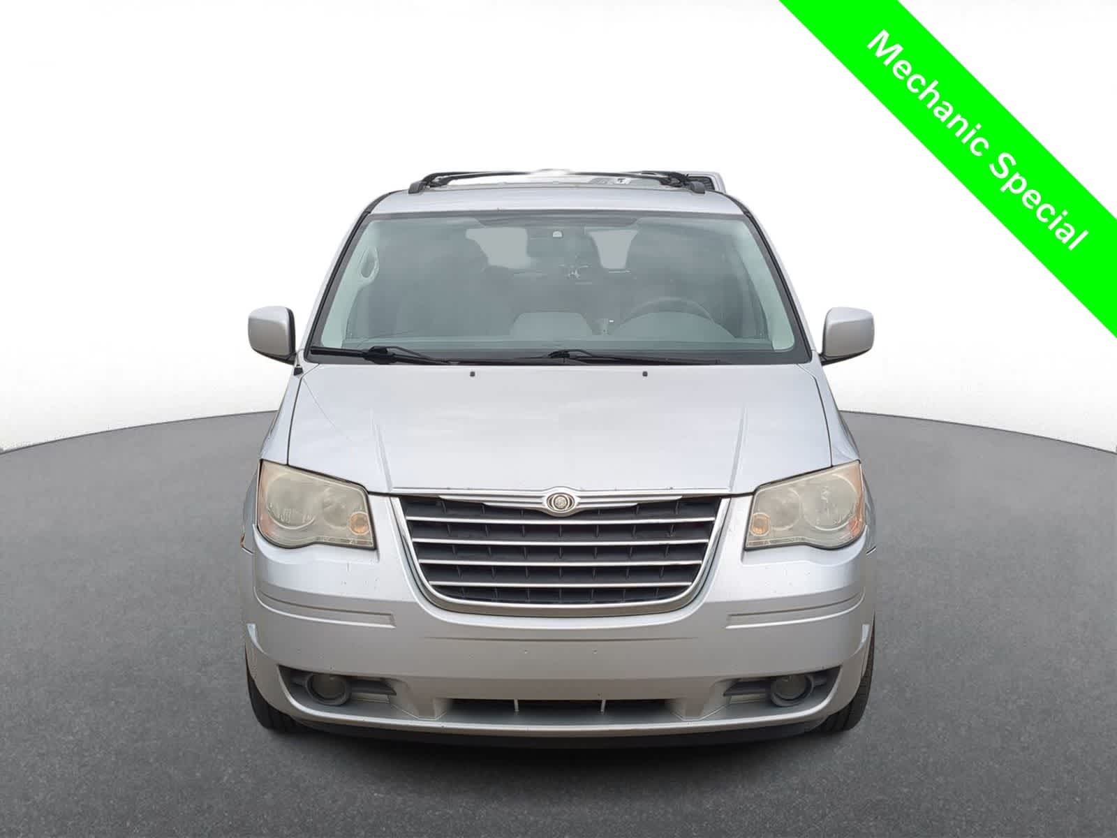 Thumbnail: 2008 Chrysler Town & Country - 3