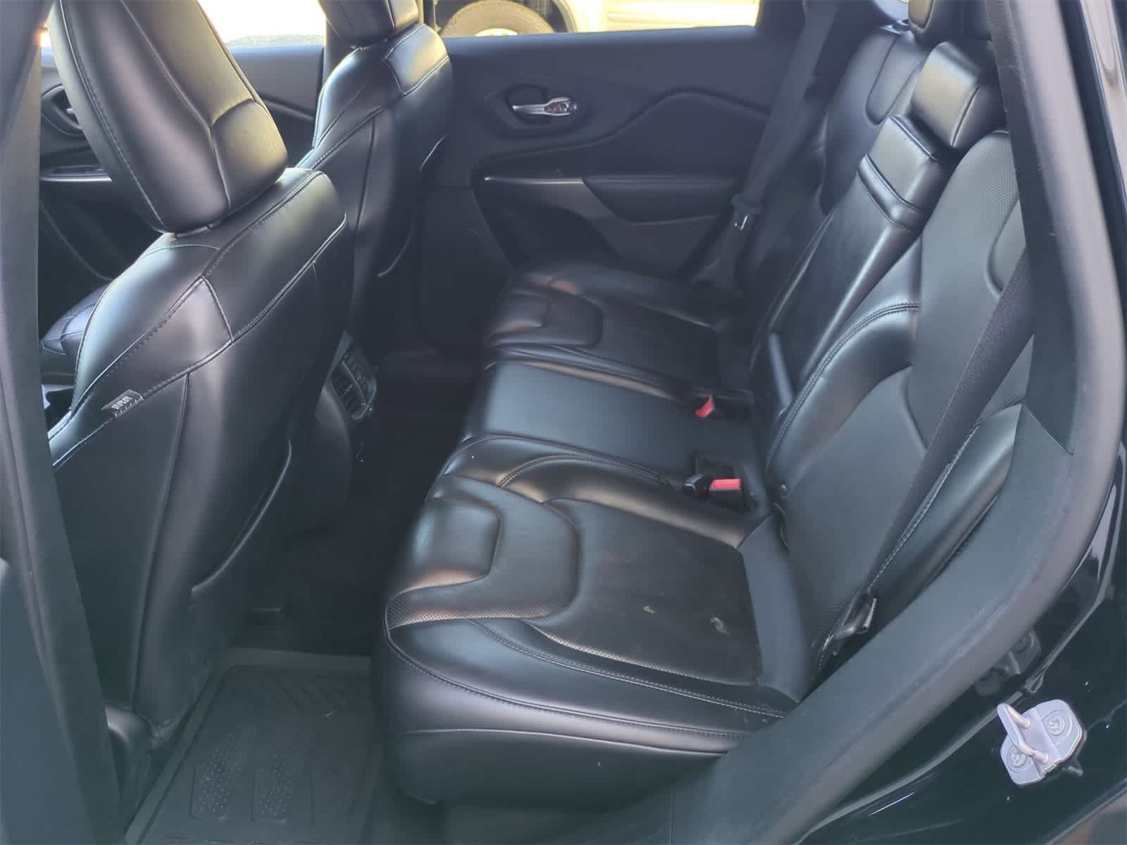 Thumbnail: 2019 Jeep Cherokee - 20