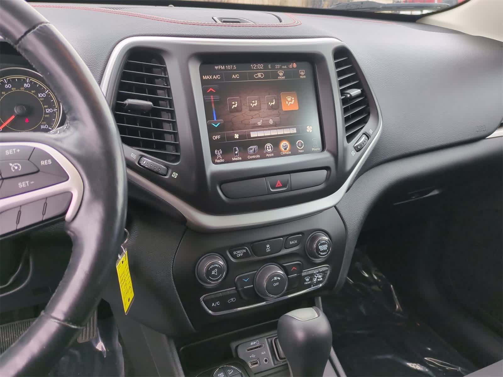 Thumbnail: 2015 Jeep Cherokee - 27