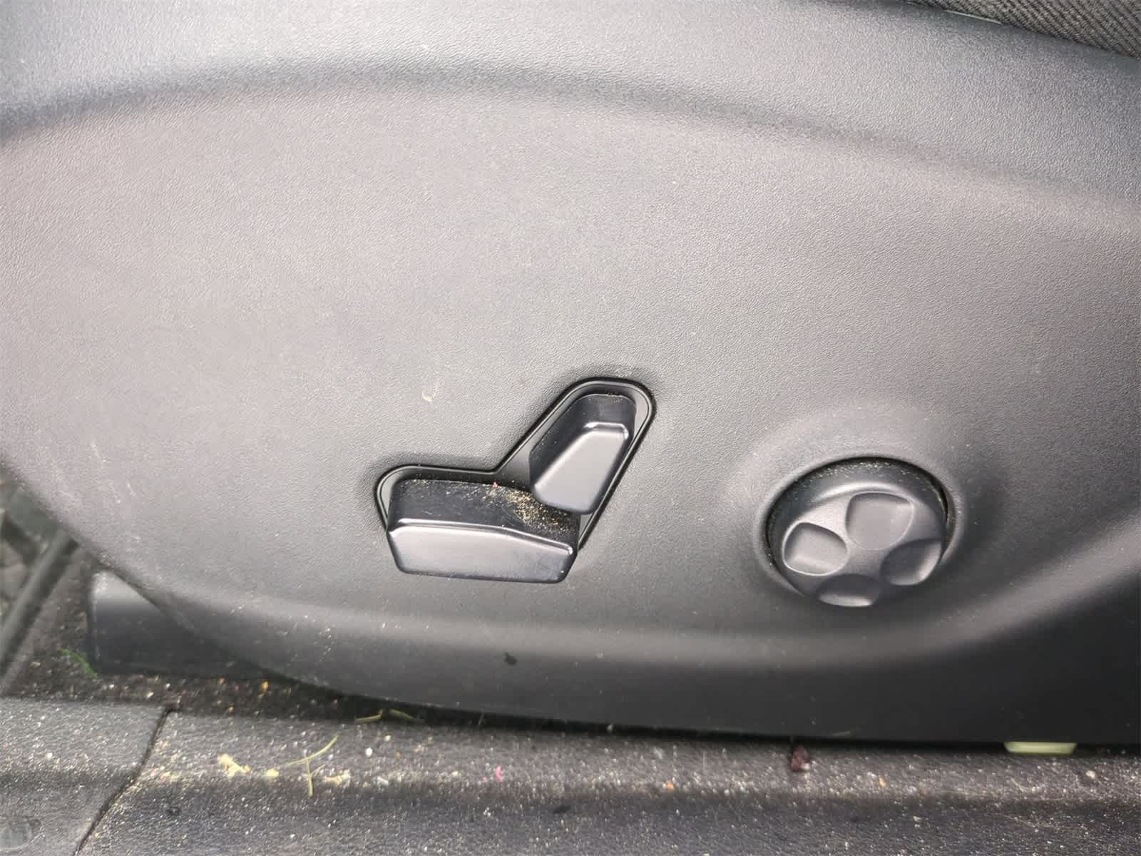 Thumbnail: 2019 Jeep Cherokee - 17