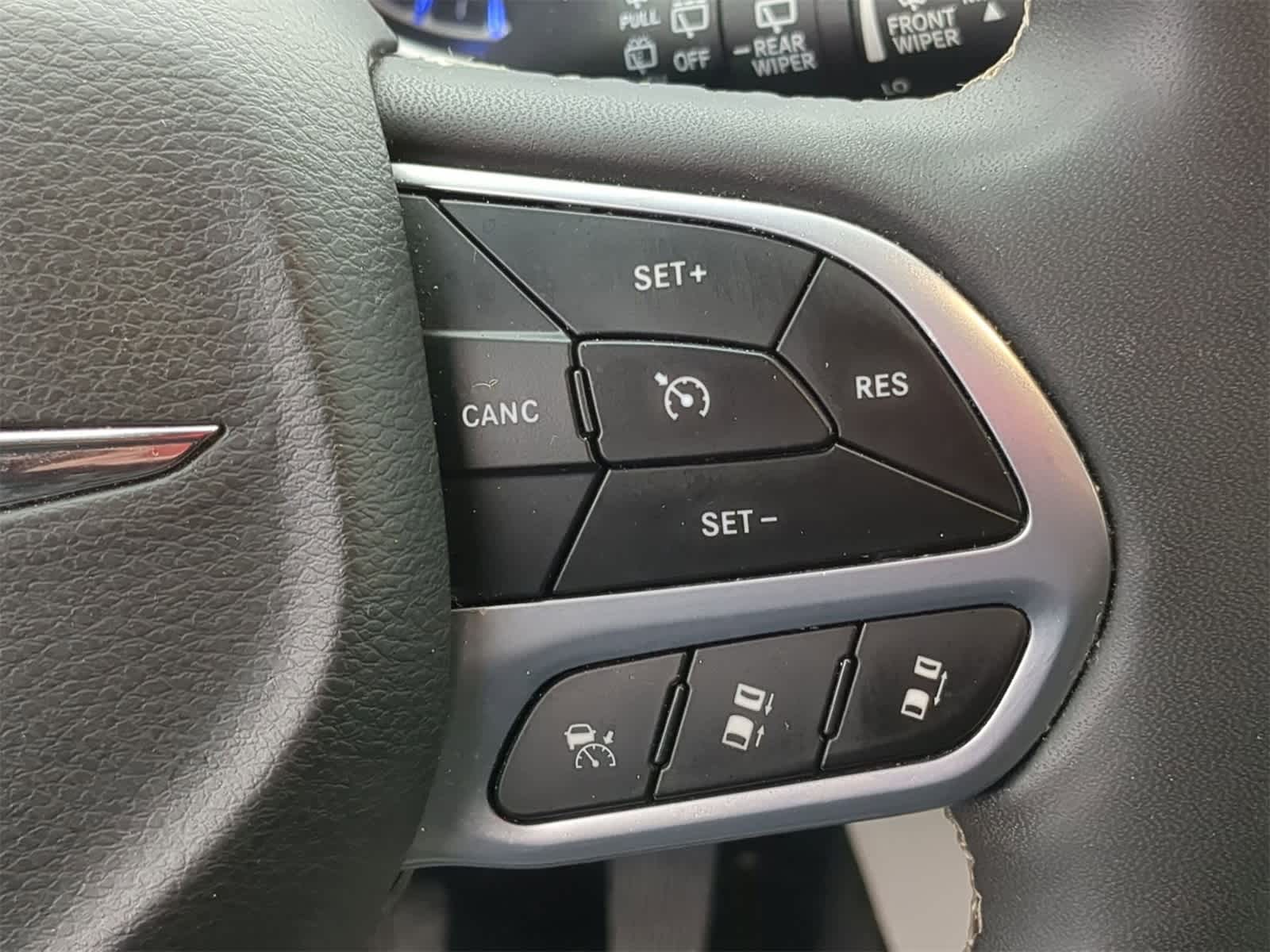 Thumbnail: 2023 Chrysler Pacifica - 24