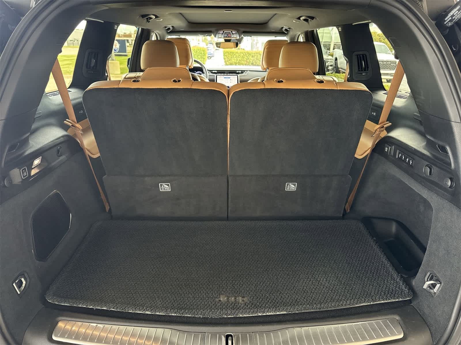 Thumbnail: 2023 Jeep Grand Cherokee L - 38