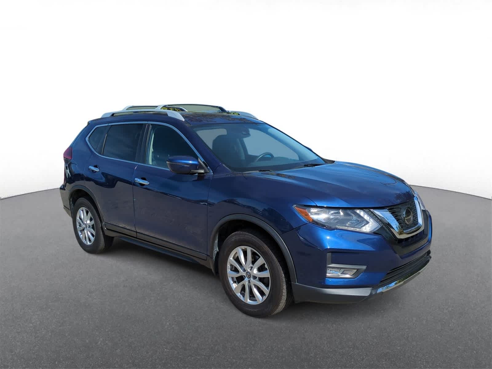 2019 Nissan Rogue SV photo 2