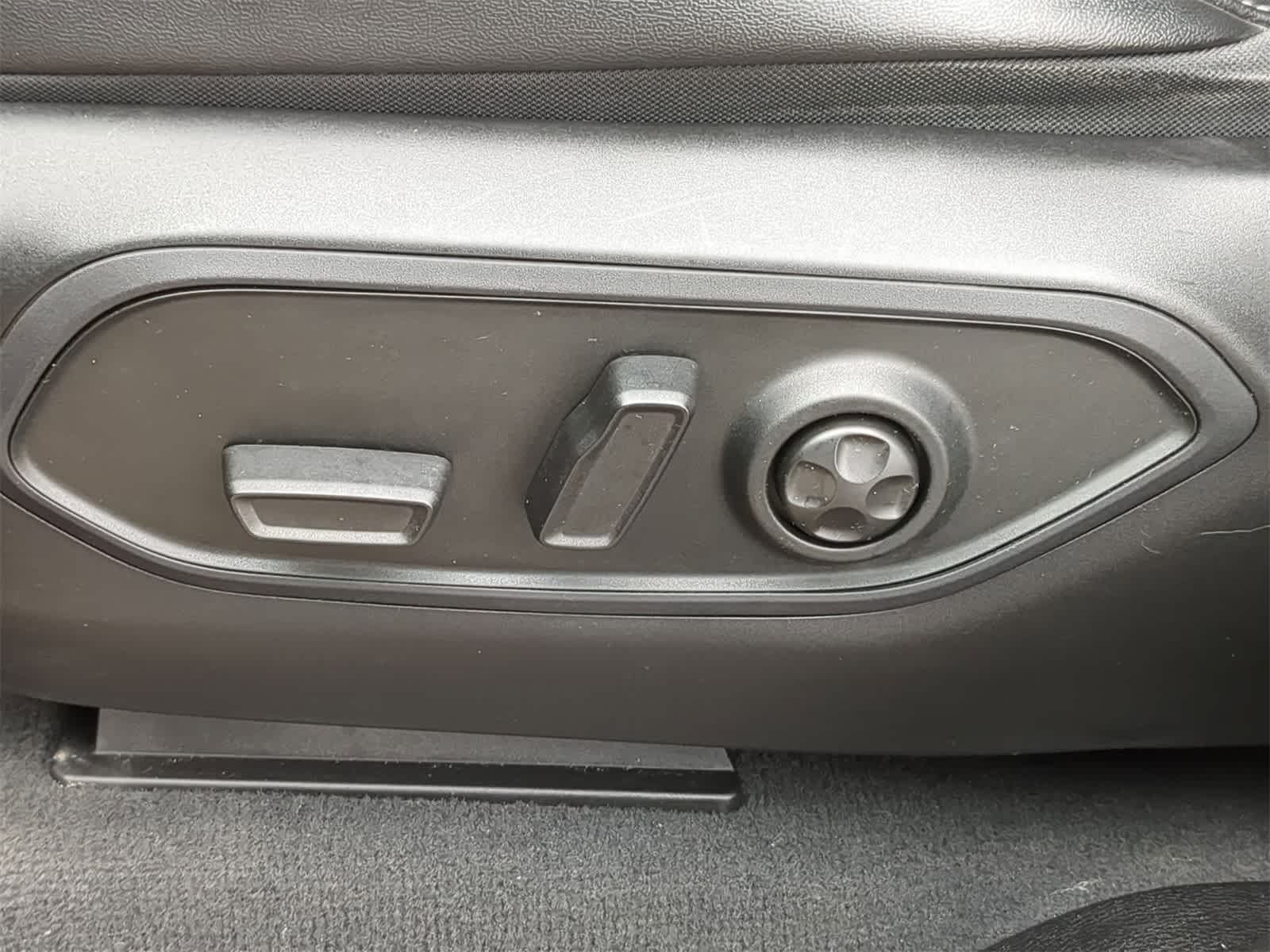 Thumbnail: 2023 Jeep Grand Cherokee - 24