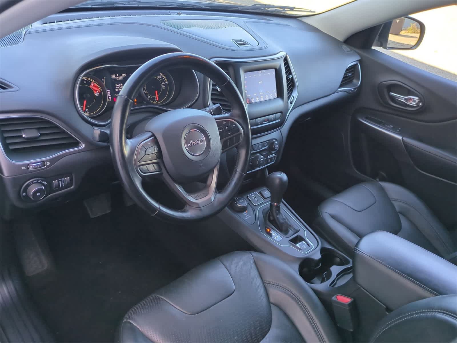 Thumbnail: 2021 Jeep Cherokee - 10