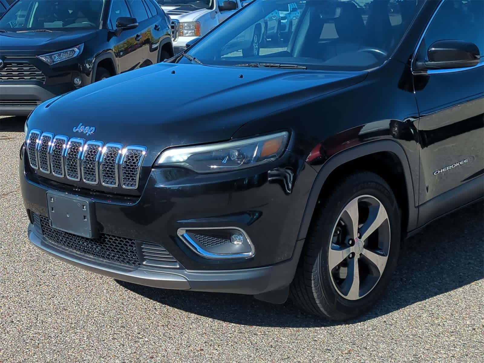 Thumbnail: 2019 Jeep Cherokee - 11