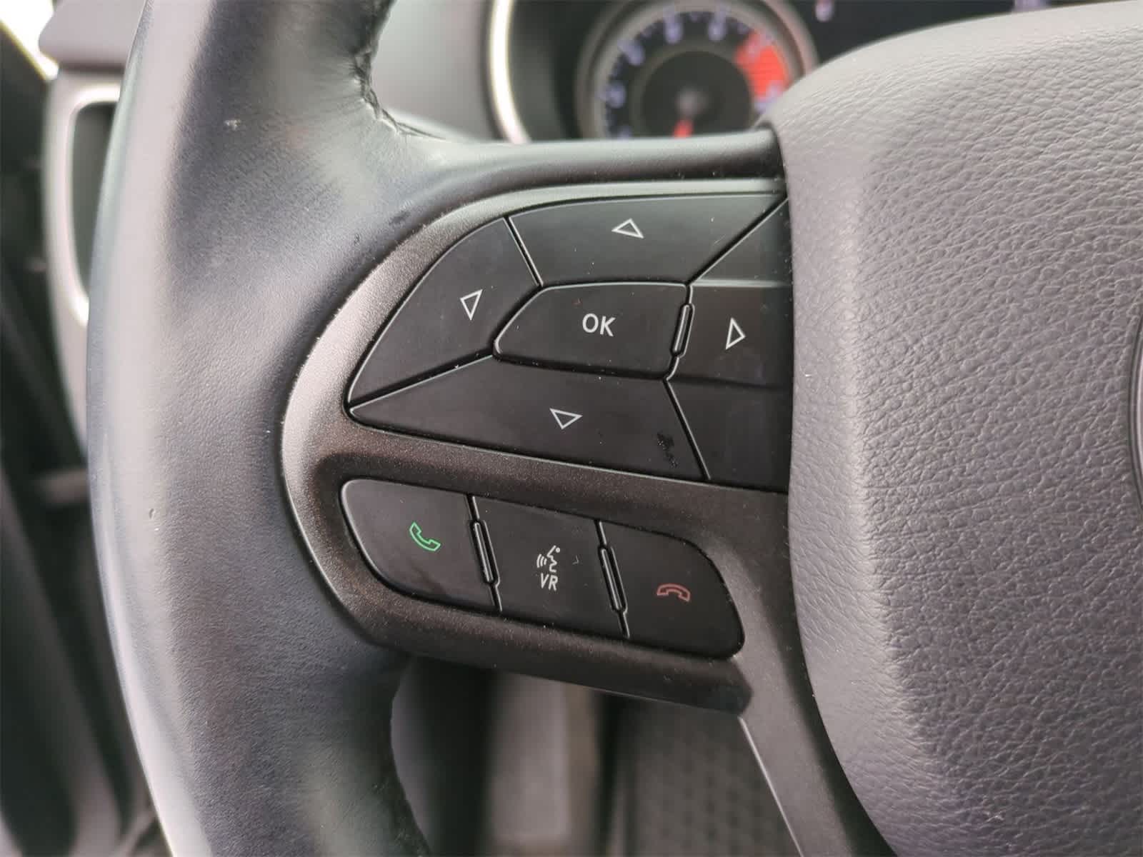 Thumbnail: 2019 Jeep Cherokee - 23