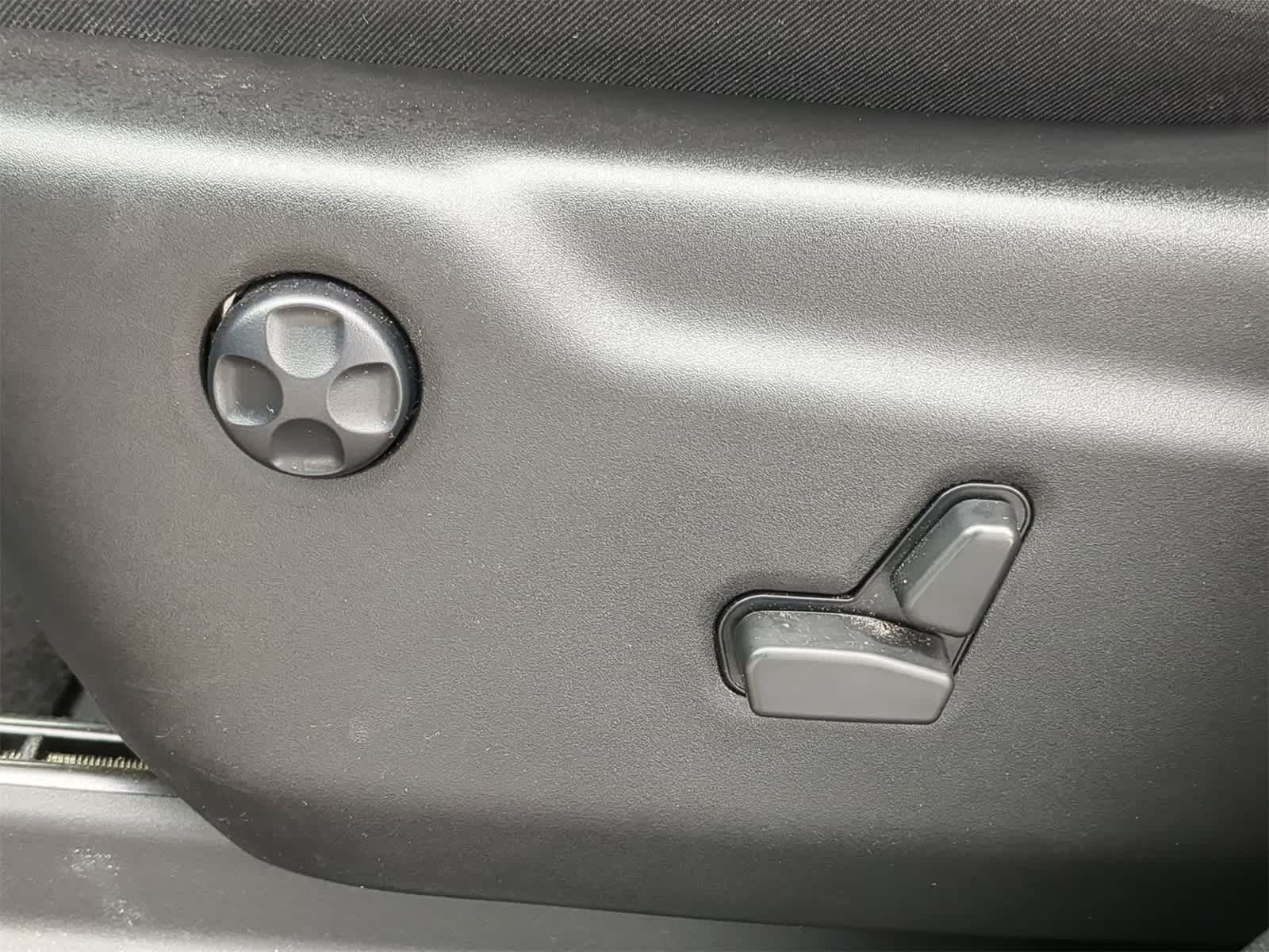 Thumbnail: 2022 Jeep Grand Cherokee - 24