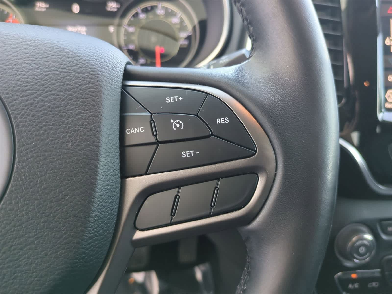 Thumbnail: 2019 Jeep Cherokee - 24