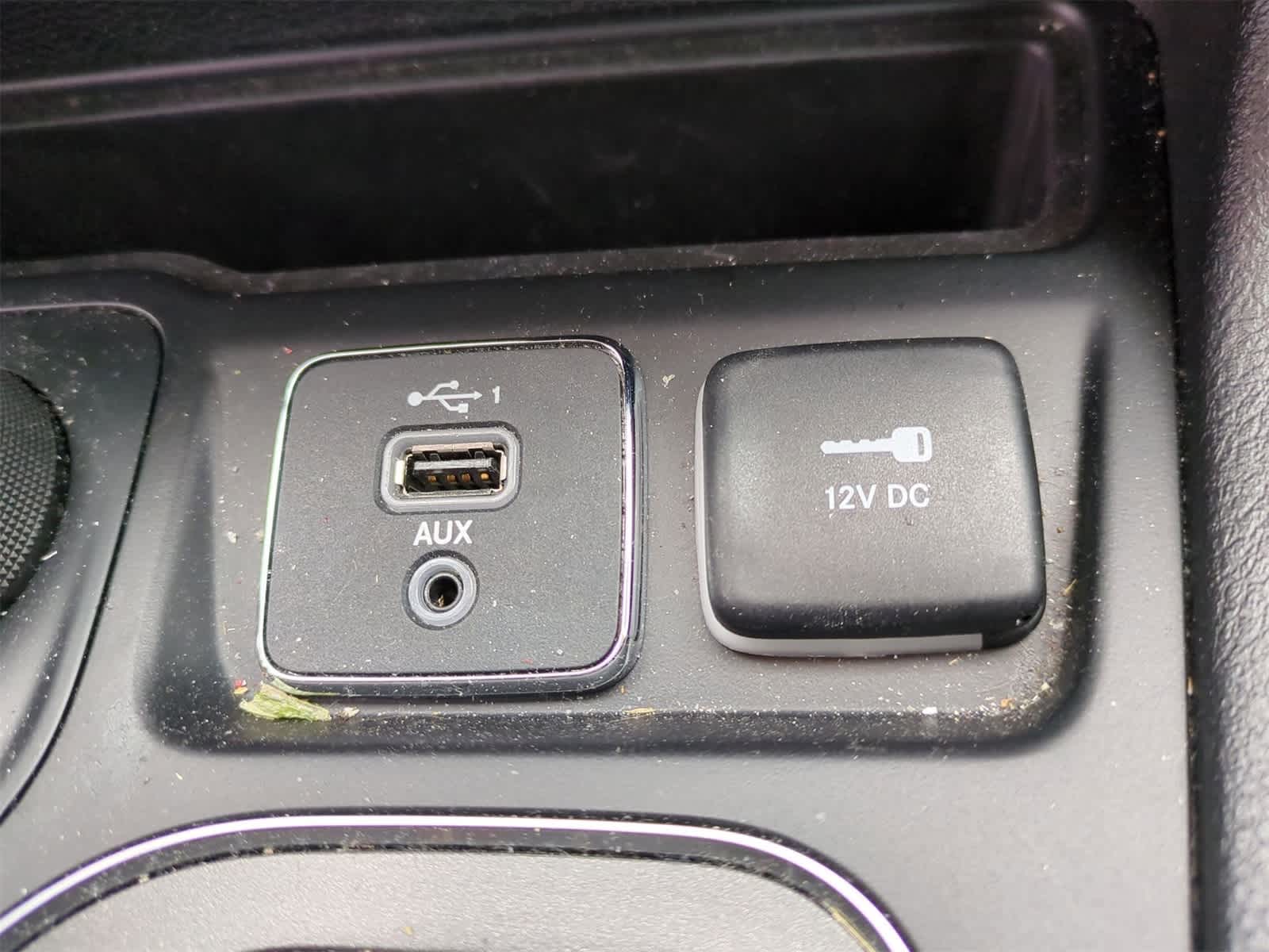 Thumbnail: 2019 Jeep Cherokee - 31