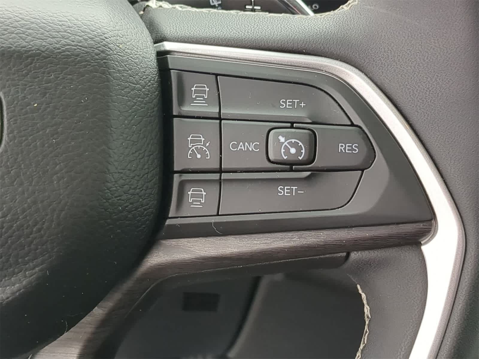 Thumbnail: 2023 Jeep Grand Cherokee - 31