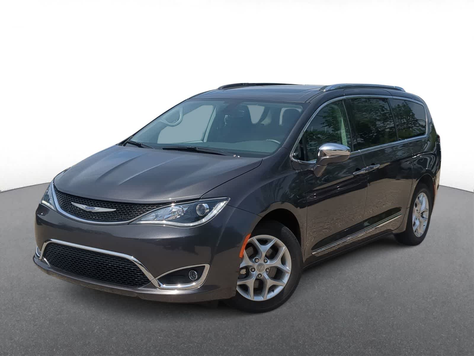 2020 Chrysler Pacifica Limited's photo