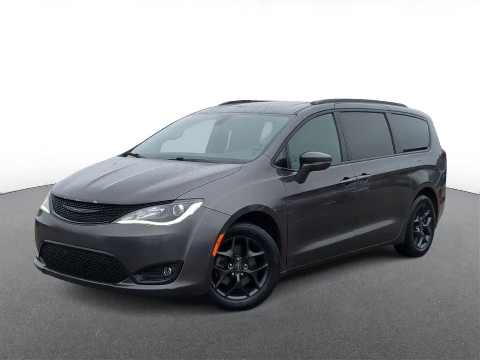 2019 Chrysler Pacifica Limited's photo