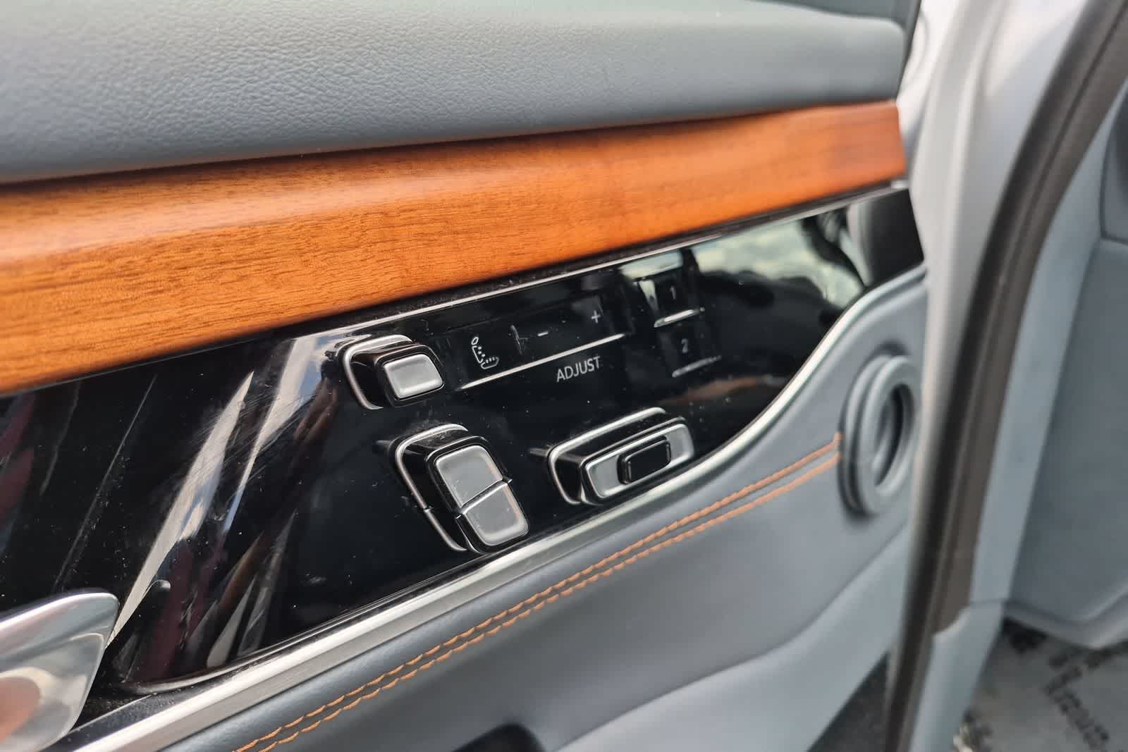Thumbnail: 2022 Jeep Grand Wagoneer - 17