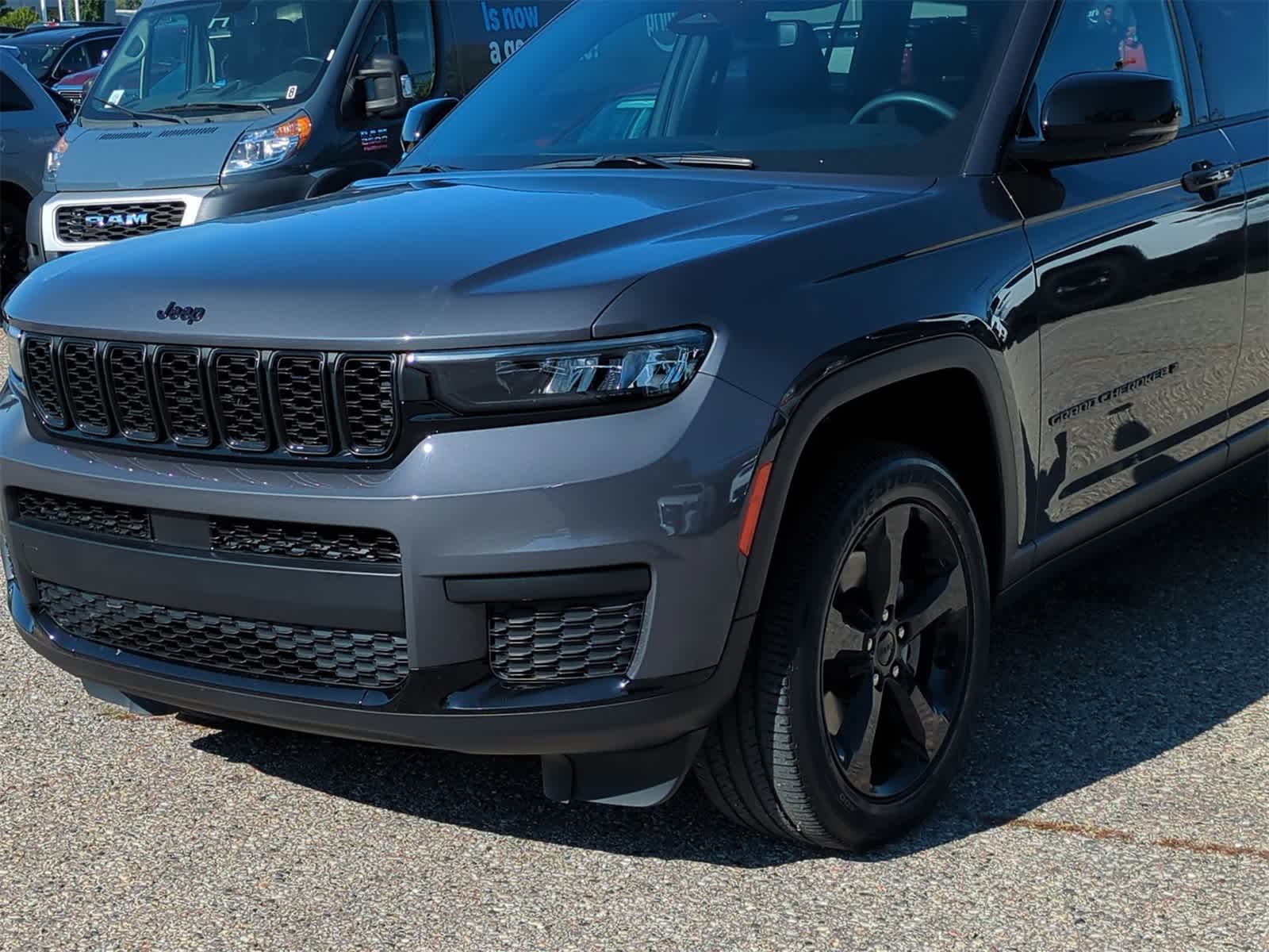 Thumbnail: 2023 Jeep Grand Cherokee L - 11