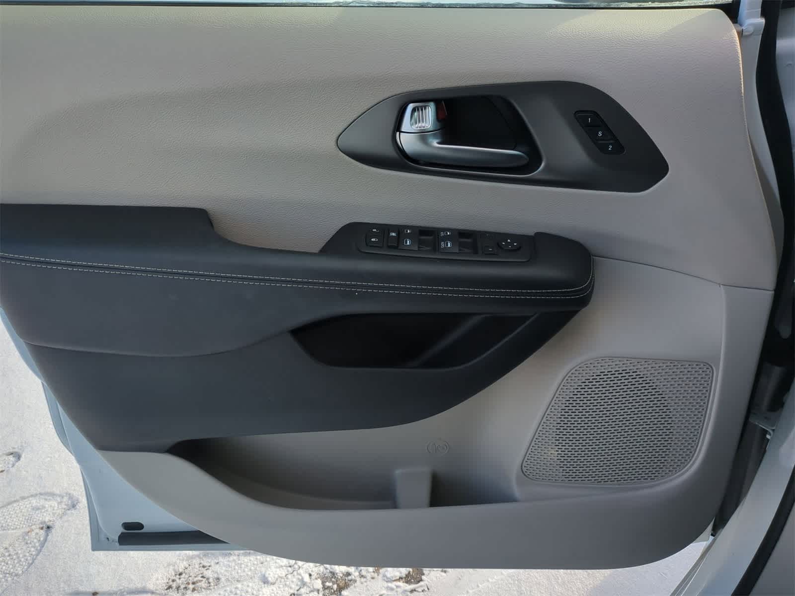 Thumbnail: 2023 Chrysler Pacifica - 30