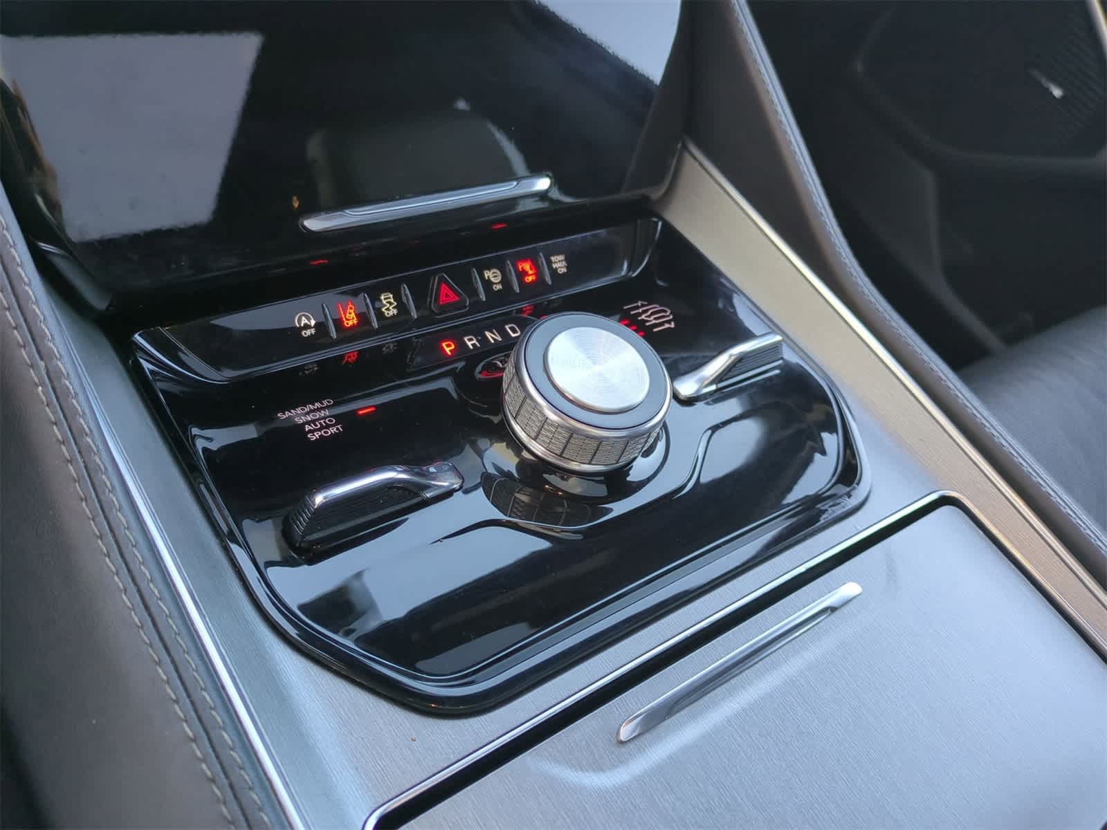 Thumbnail: 2023 Jeep Wagoneer - 32