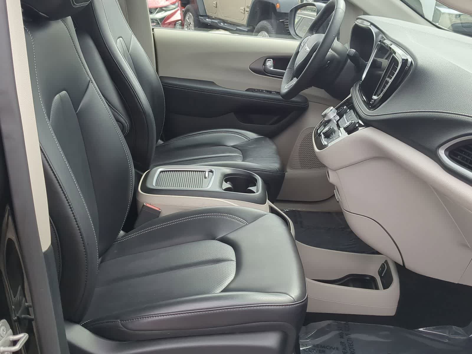 Thumbnail: 2023 Chrysler Pacifica - 20