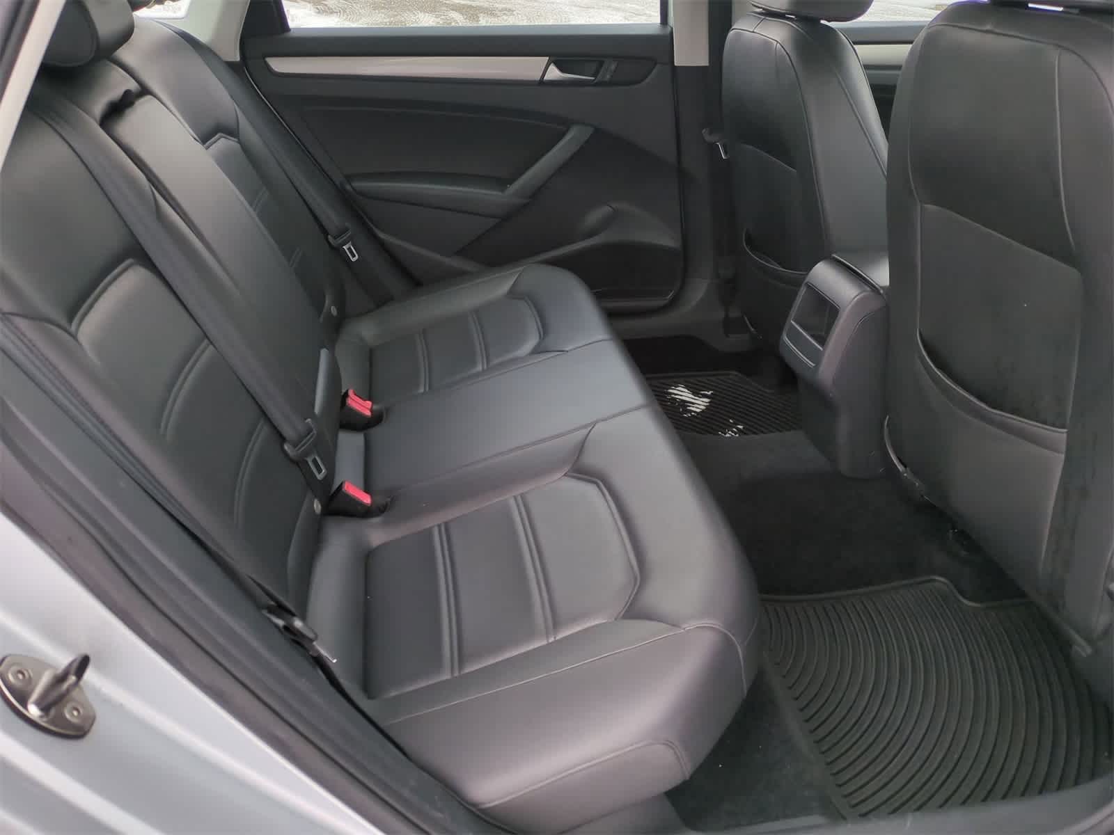 2014 Volkswagen Passat Wolfsburg Edition 18