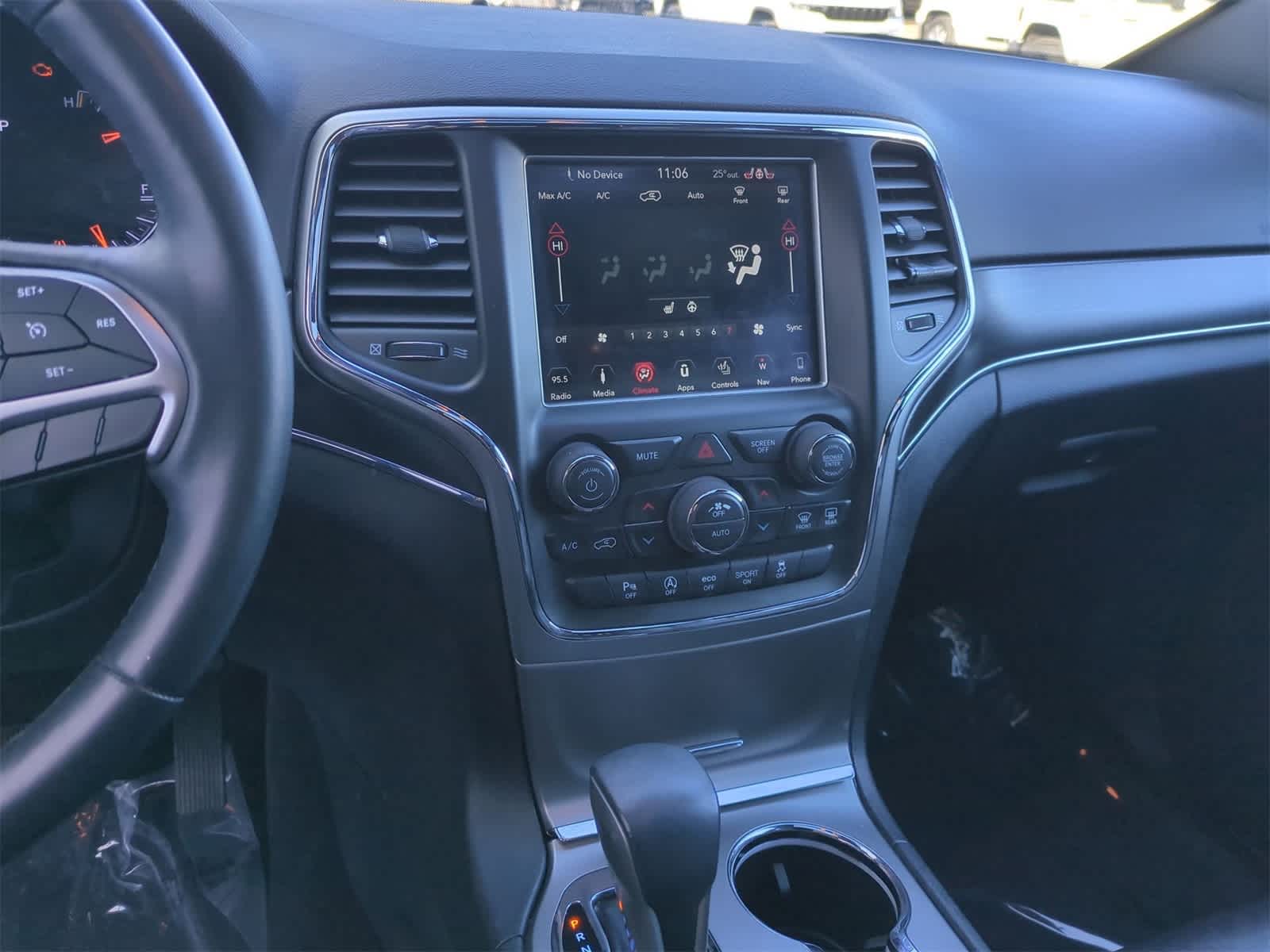 Thumbnail: 2018 Jeep Grand Cherokee - 27