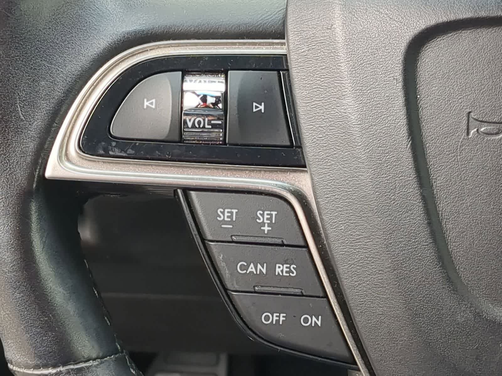 Thumbnail: 2020 Lincoln Nautilus - 23