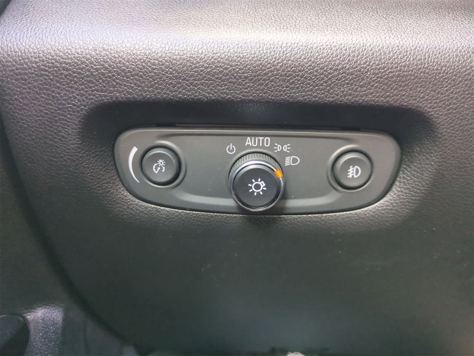 Thumbnail: 2020 Chevrolet Traverse - 28