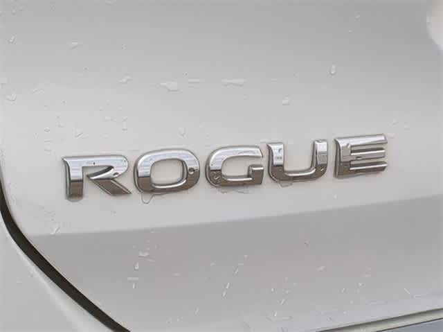 2016 Nissan Rogue SV 13