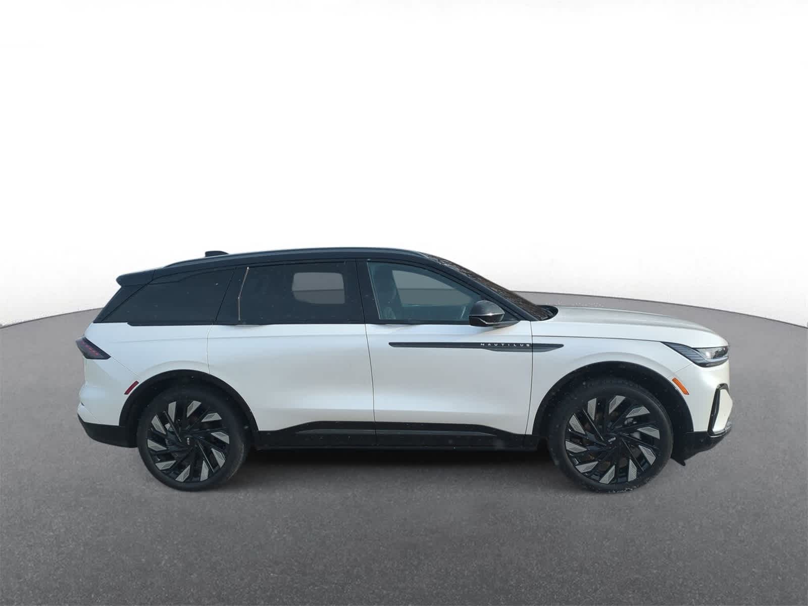 Thumbnail: 2025 Lincoln Nautilus - 9