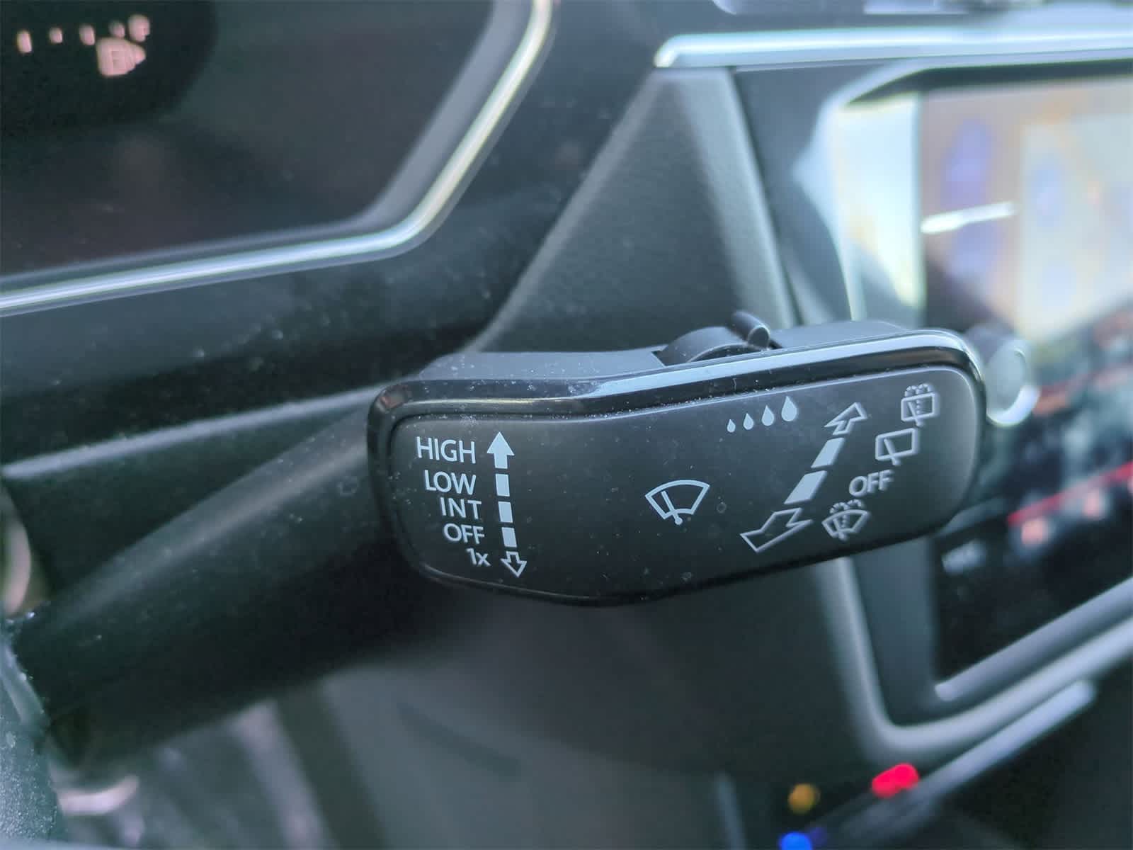 Thumbnail: 2022 Volkswagen Tiguan - 25