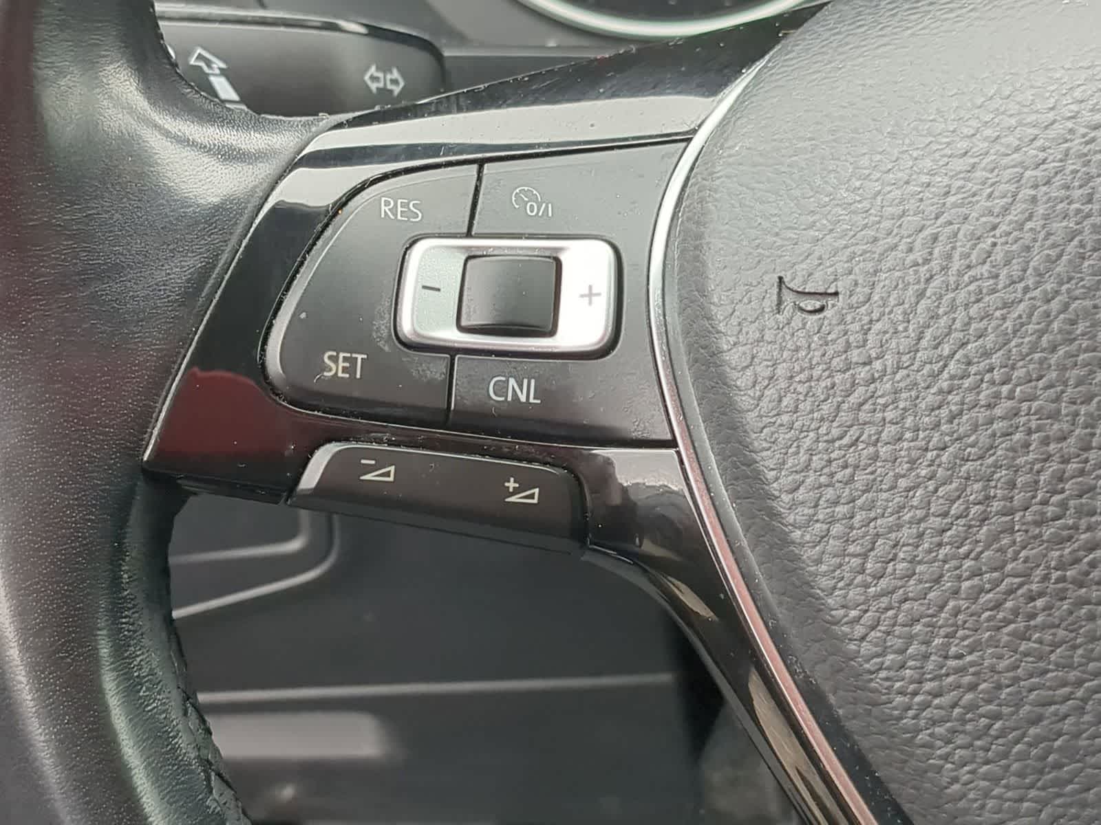 Thumbnail: 2018 Volkswagen Tiguan - 23