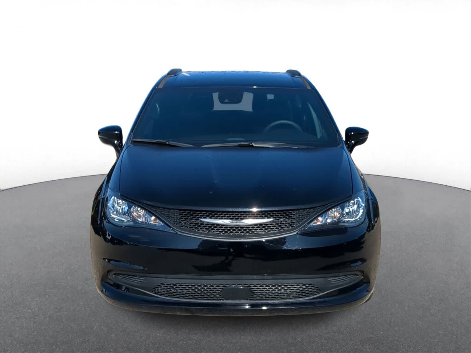 Thumbnail: 2025 Chrysler Voyager - 3