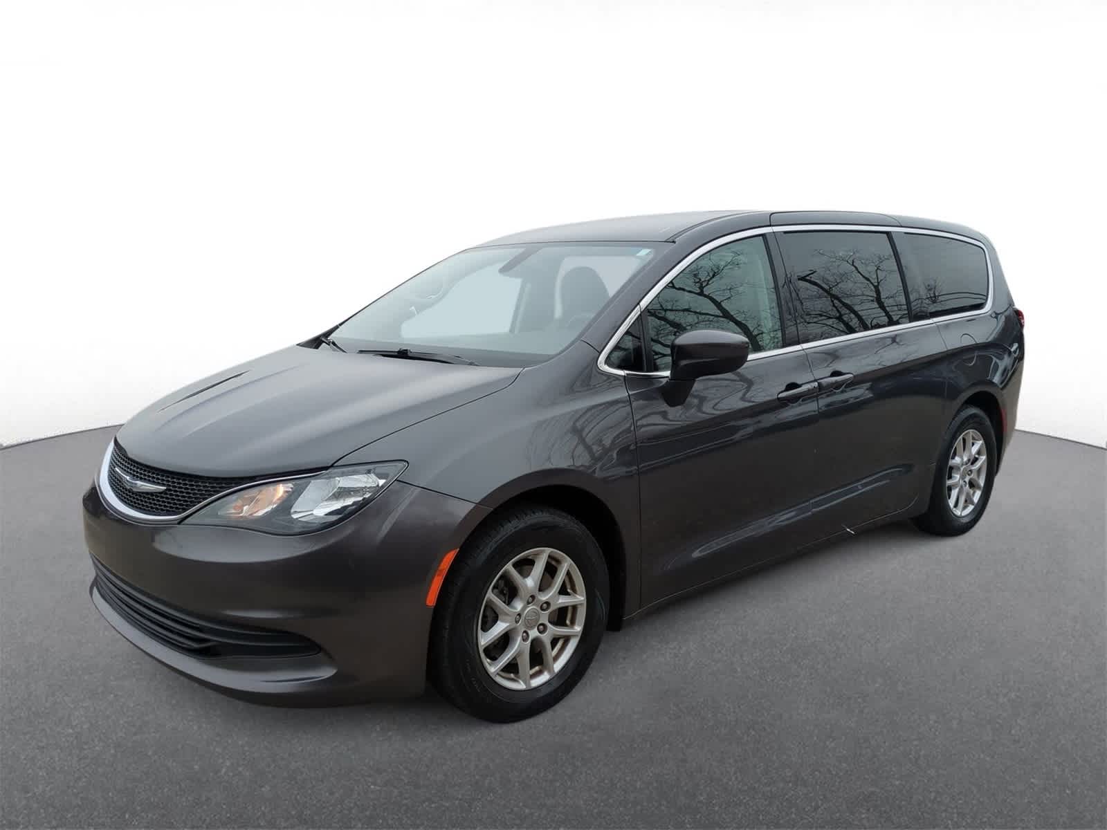 Thumbnail: 2017 Chrysler Pacifica - 4