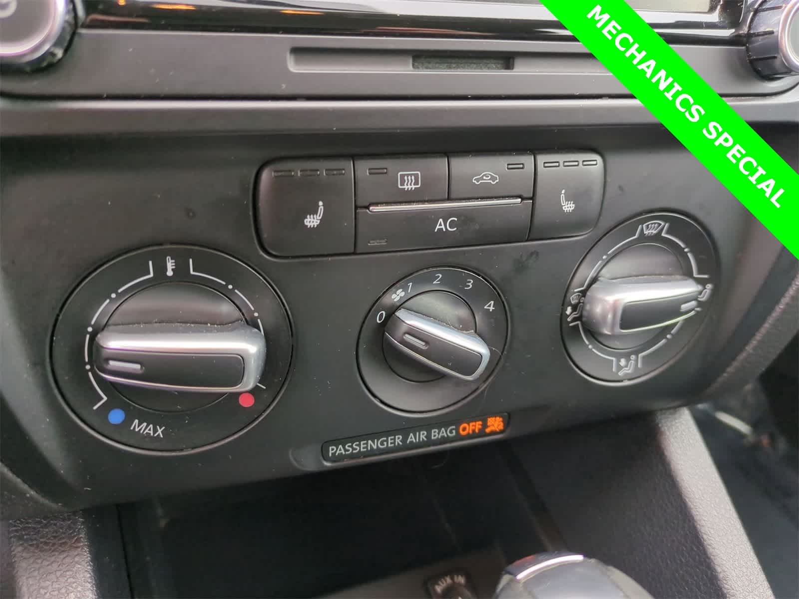 Thumbnail: 2011 Volkswagen Jetta - 27