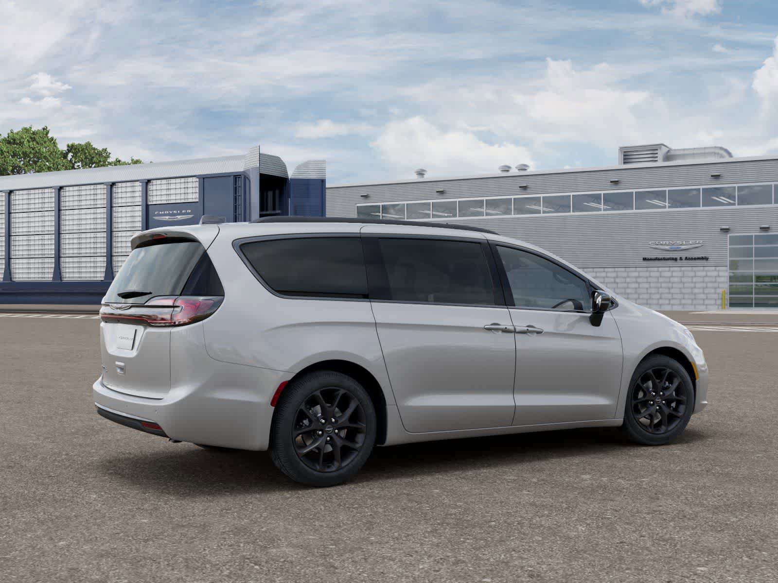 Thumbnail: 2026 Chrysler Pacifica - 4