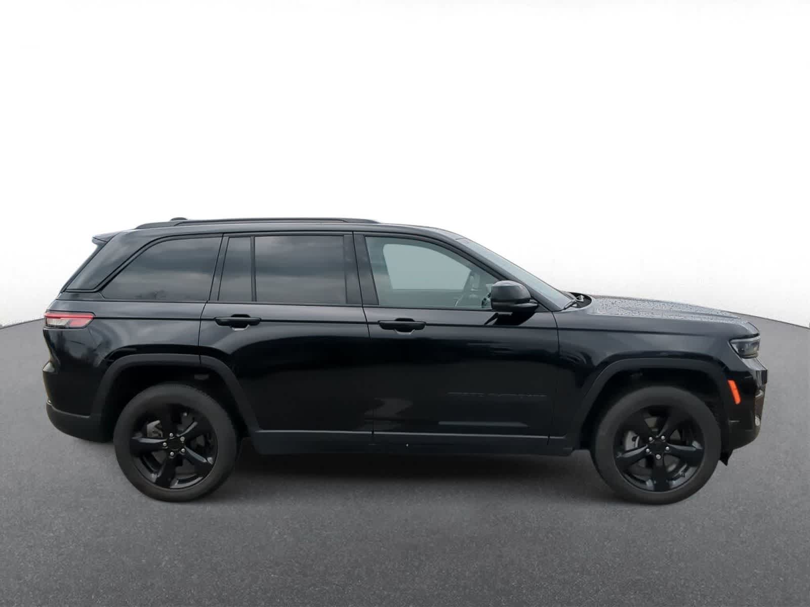 Thumbnail: 2023 Jeep Grand Cherokee - 9