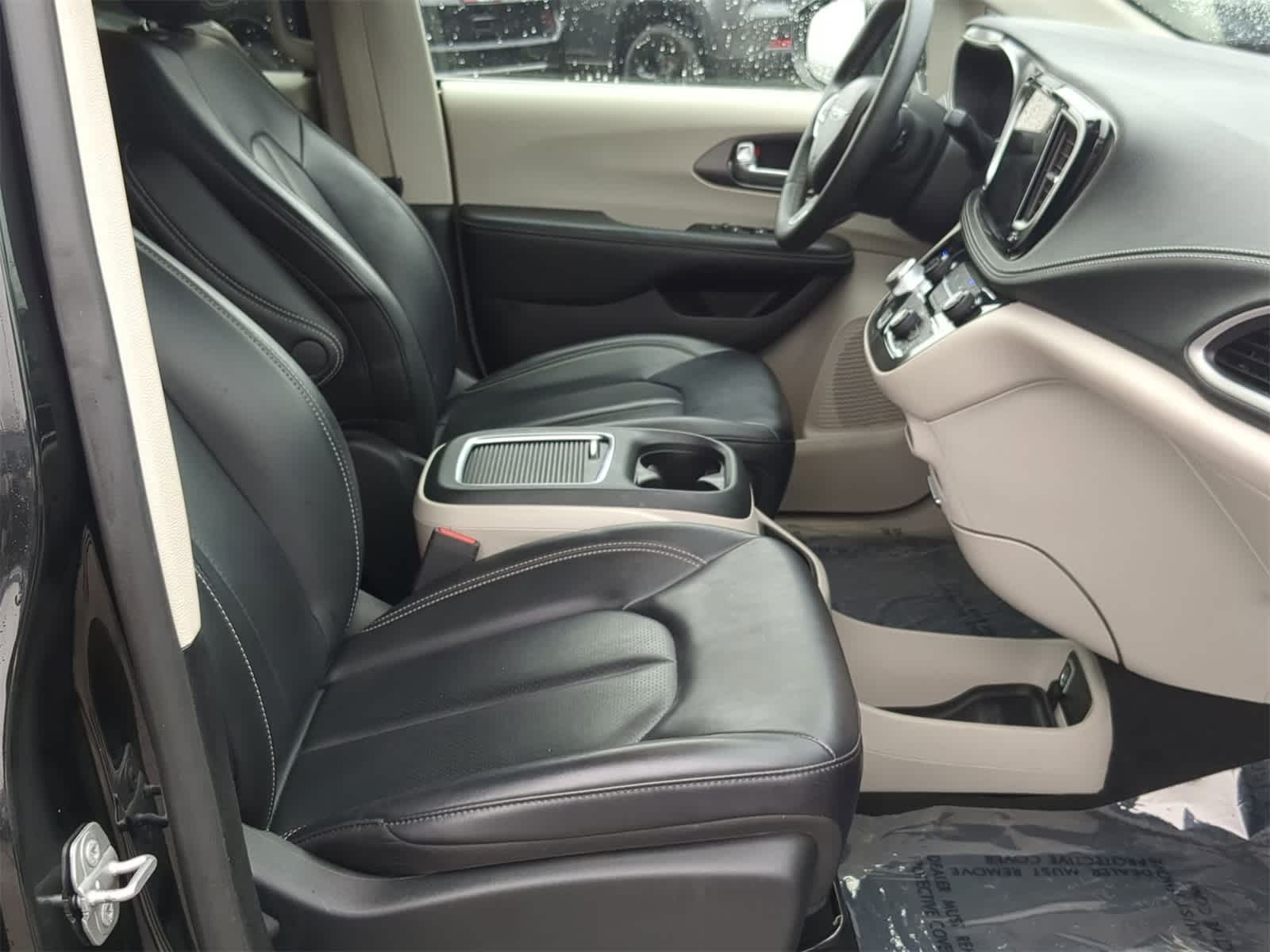 Thumbnail: 2023 Chrysler Pacifica - 21