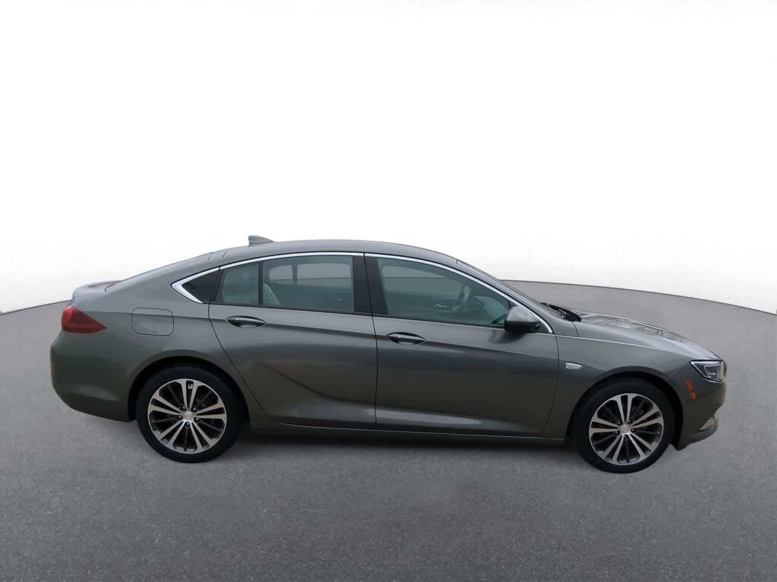 Thumbnail: 2018 Buick Regal - 9