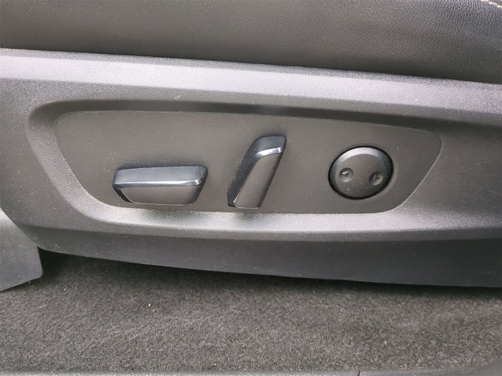 Thumbnail: 2023 Nissan Pathfinder - 16