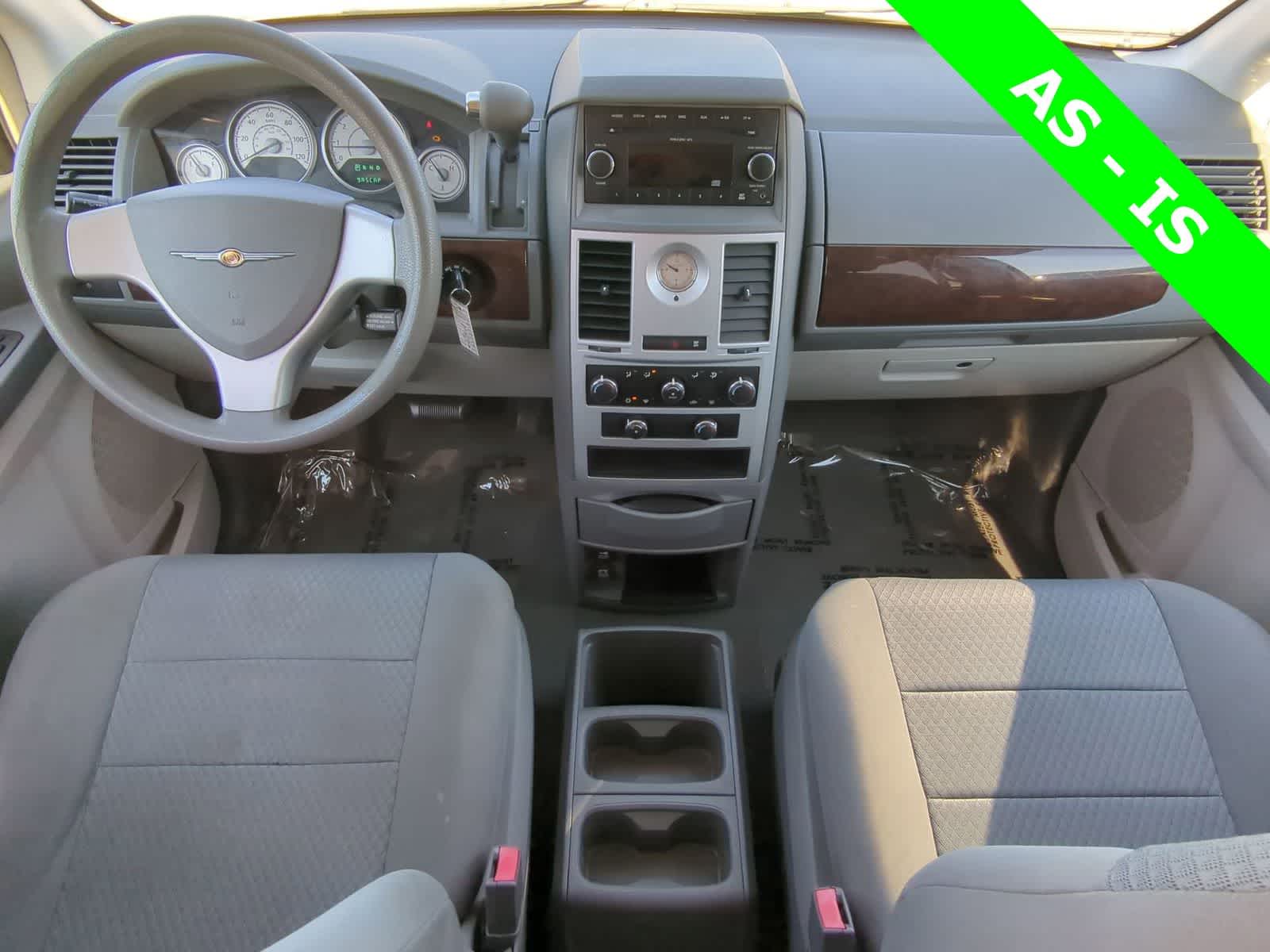 Thumbnail: 2010 Chrysler Town & Country - 15