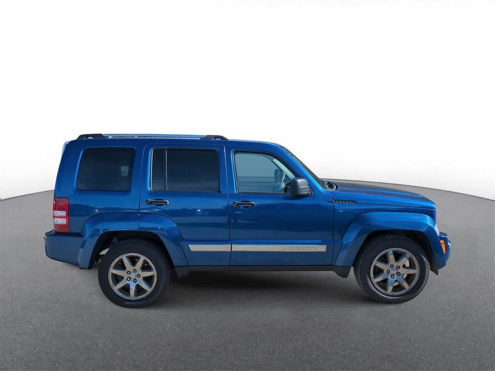 Thumbnail: 2010 Jeep Liberty - 9