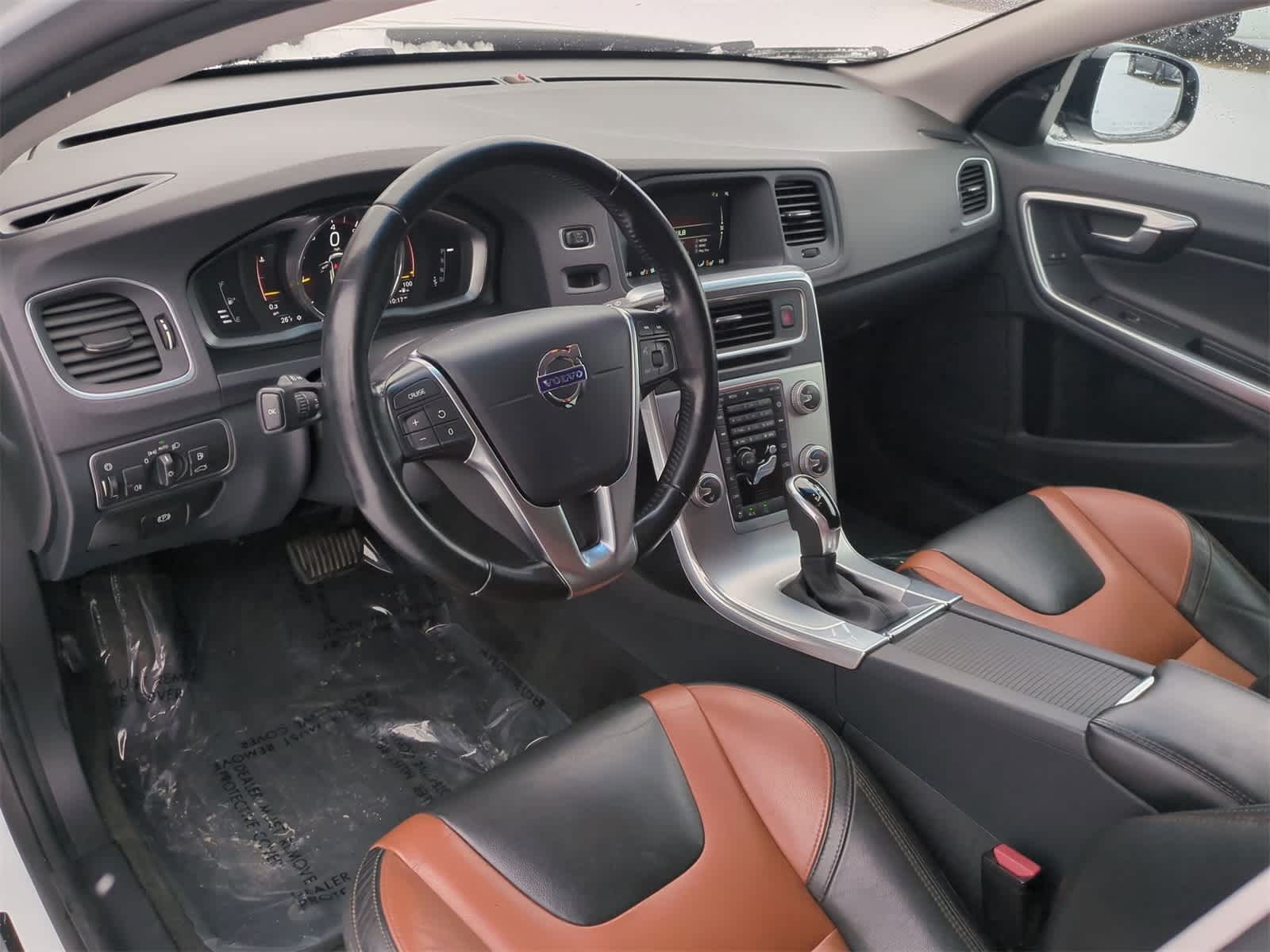 Thumbnail: 2017 Volvo S60 - 10