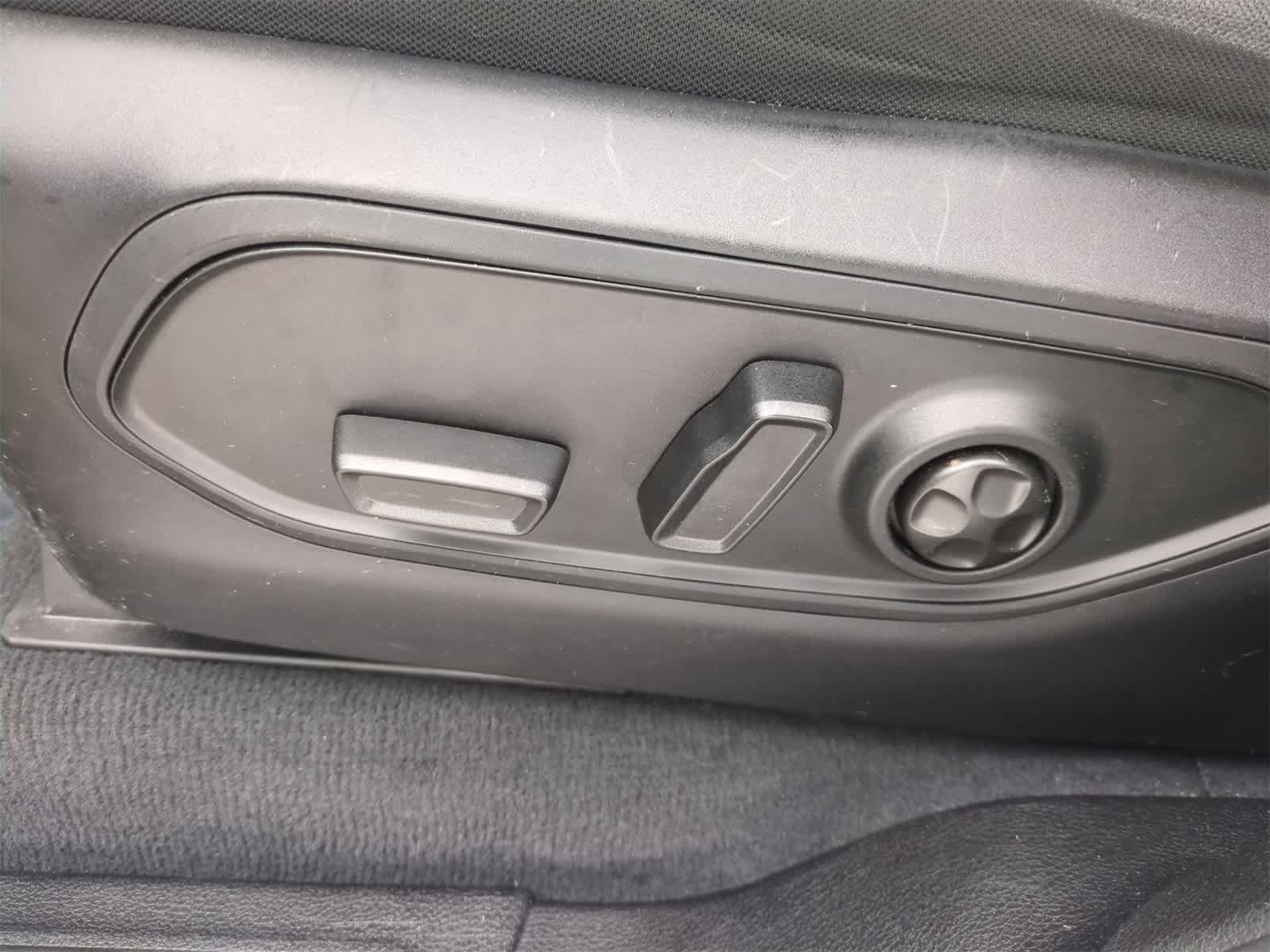 Thumbnail: 2023 Jeep Grand Cherokee - 17