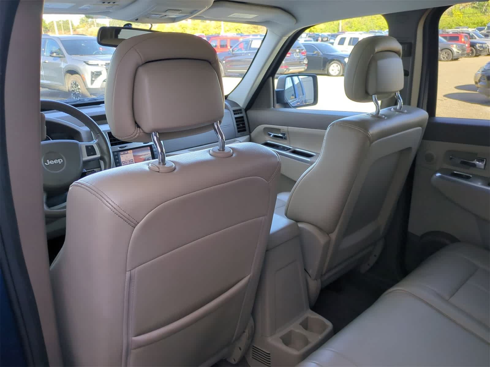 Thumbnail: 2010 Jeep Liberty - 18