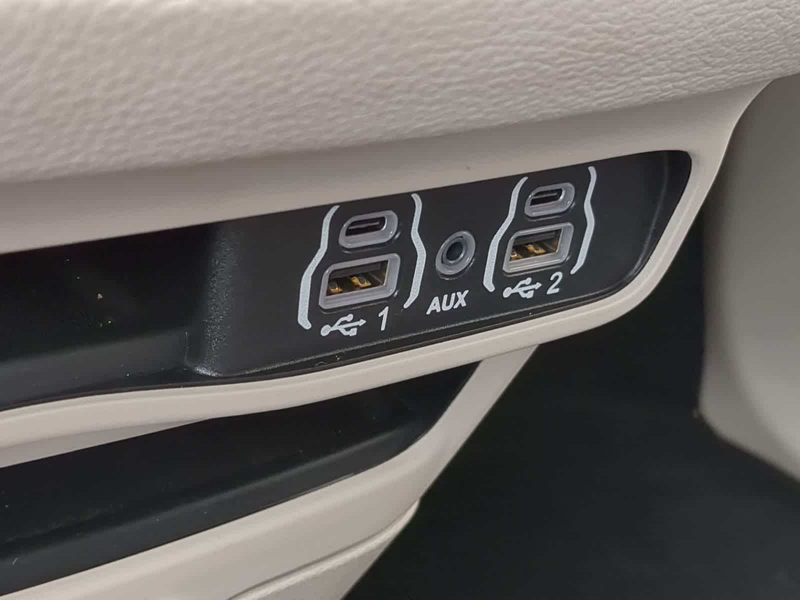 Thumbnail: 2023 Chrysler Pacifica - 29